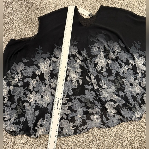 Dressbarn Black and White Diagonal Cut Sheer Chic Floral Poncho Top - Picture 8 of 9